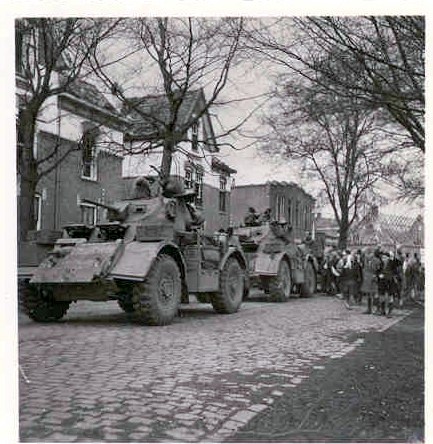 1945-04-06+-+Coevorden%2C+pantserwagens.