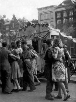1945-06-26+-+Amsterdam%2C+bevrijdingsfee