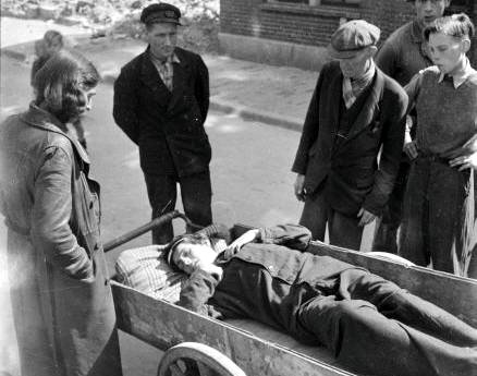 1944-45+-+Amsterdam+-++Slachtoffer+honge