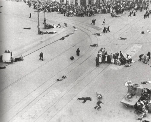 1945-05-07+-+Amsterdam+-+Vuur+op+de+Dam.