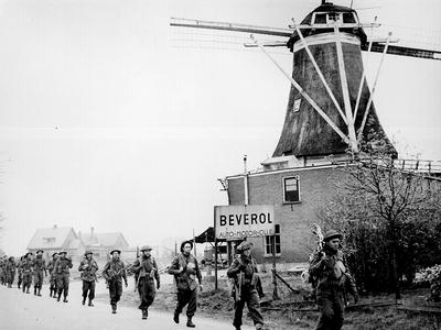 1945-04-09 - Holten…
